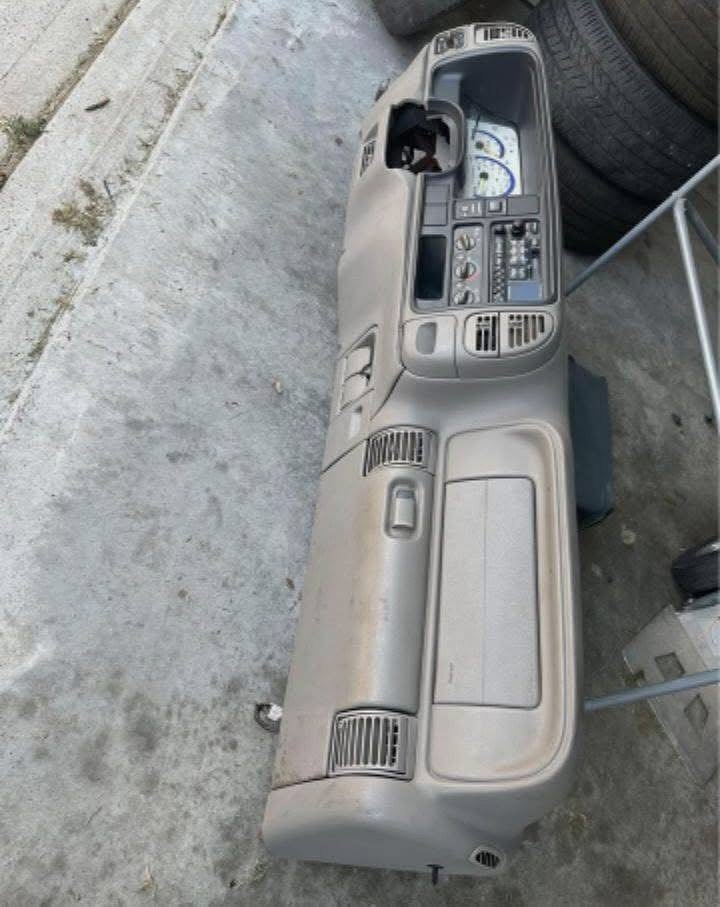 97-99 Obs chevy/GMC Silverado Tan dashboard. It comes with all wiring harness 