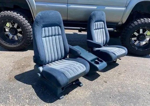 88-94 Chevy Silverado blue bucket seats and center console 