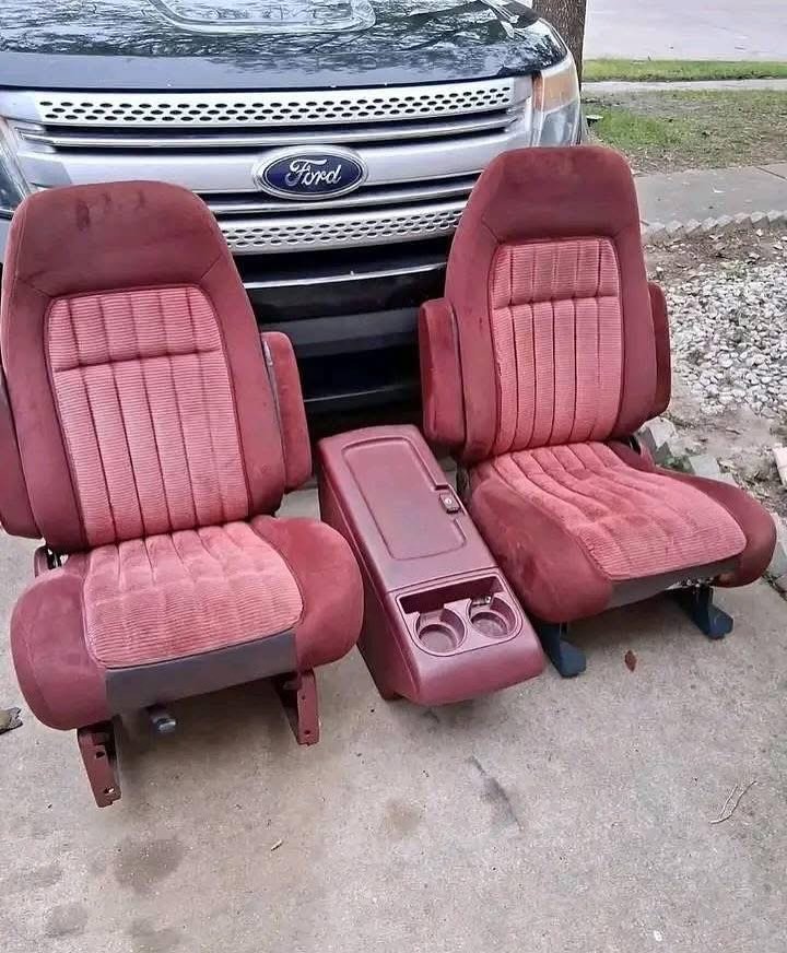 88-94 Chevy Silverado Red bucket seat and console